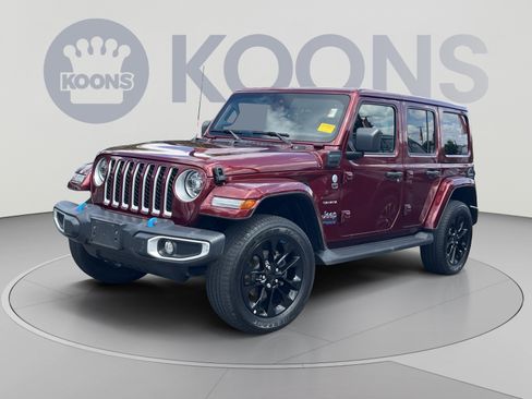 Used 2022 Jeep Wrangler Unlimited Sahara w/ Cold Weather Group AWD/4WD image 1