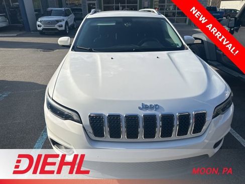 Used 2019 Jeep Cherokee Latitude Plus w/ Cold Weather Group image 3