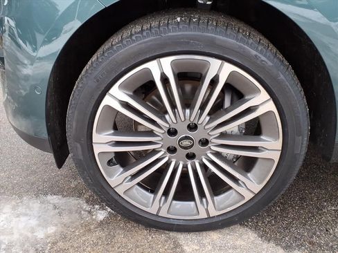 New 2025 Land Rover Range Rover Sport SE image 9