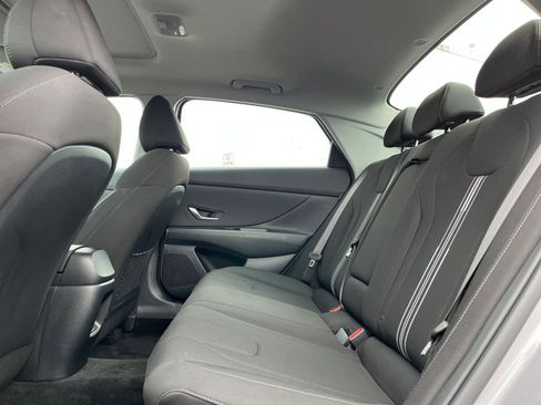 Used 2025 Hyundai Elantra SEL image 25