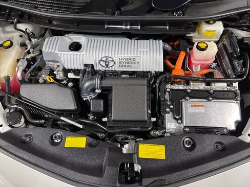 Used 2012 Toyota Prius V Five image 9