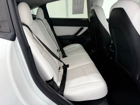 Used 2022 Tesla Model Y Long Range image 24