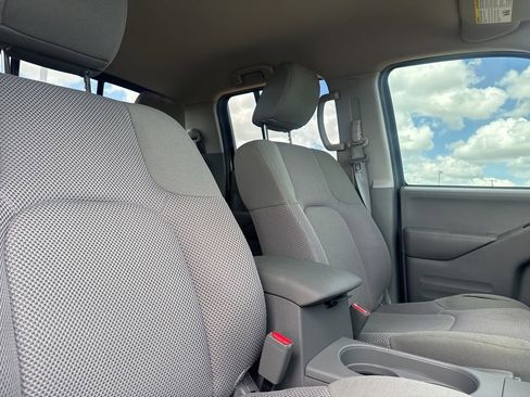 Used 2020 Nissan Frontier SV w/ Midnight Edition Floor Mats image 32