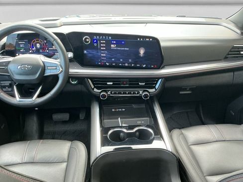 Used 2025 Chevrolet Suburban RST w/ RST Capability Package image 11