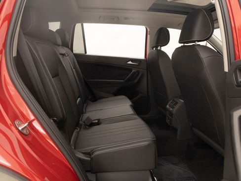 Used 2022 Volkswagen Tiguan SE w/ Panoramic Sunroof Package AWD/4WD image 24