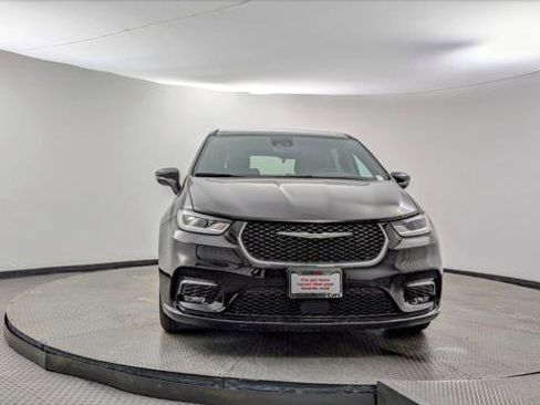 Used 2025 Chrysler Pacifica Select image 12