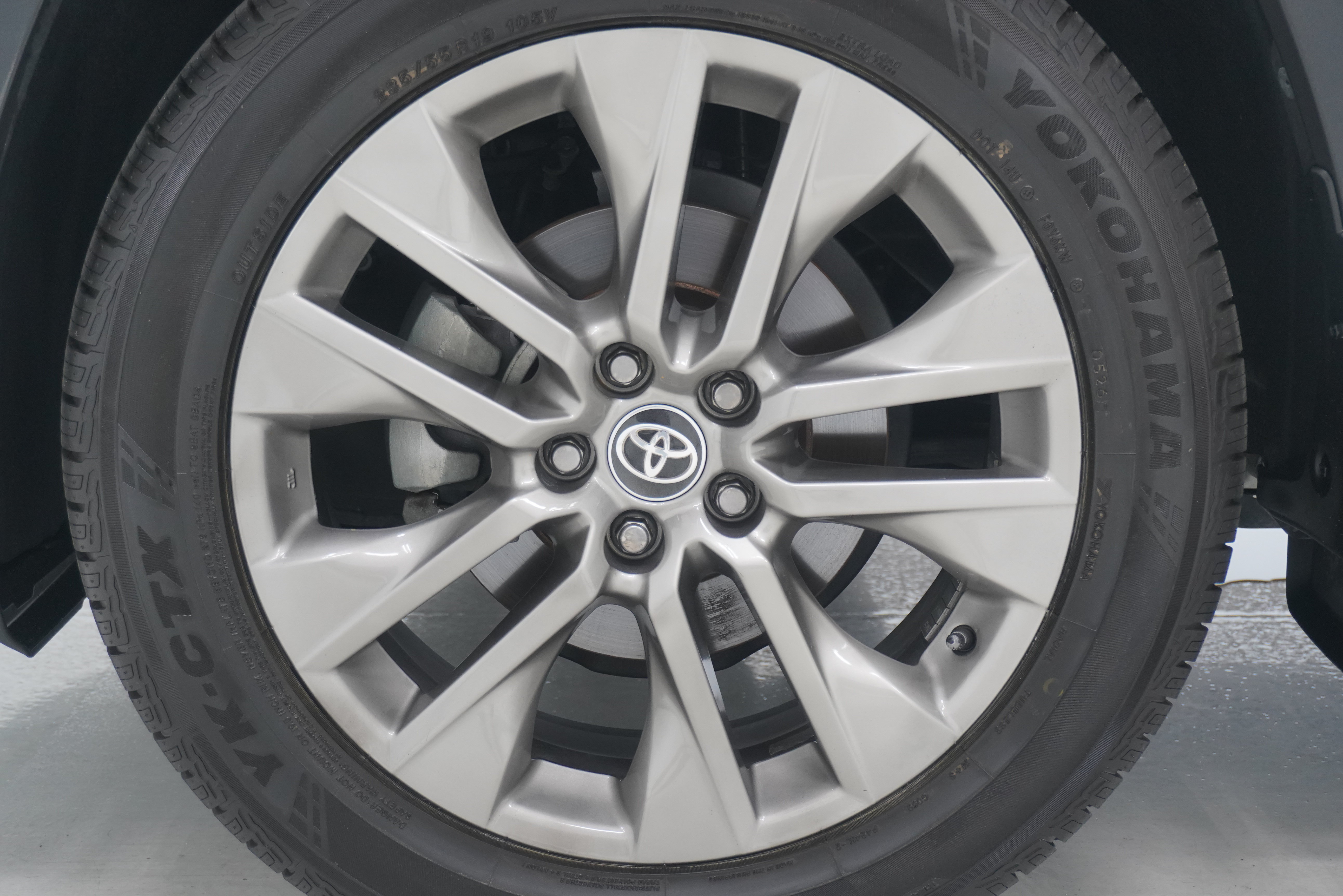 Used 2021 Toyota RAV4 XLE Premium FWD image 28