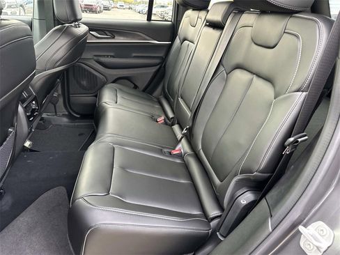 New 2025 Jeep Grand Cherokee Limited image 9