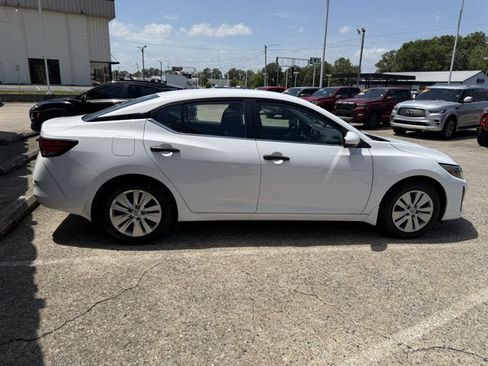Used 2025 Nissan Sentra S FWD image 4
