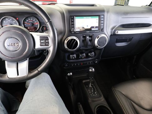 Used 2017 Jeep Wrangler Rubicon AWD/4WD image 32