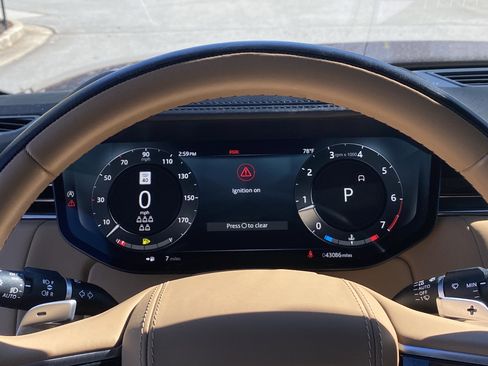 Used 2023 Land Rover Range Rover Long Wheelbase SE image 10