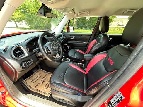 Used 2015 Jeep Renegade Latitude w/ Popular Equipment Group FWD image 10