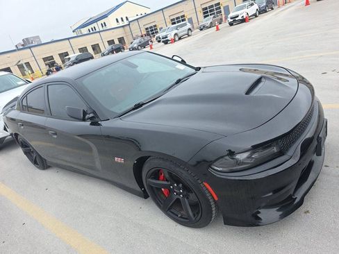 Used 2018 Dodge Charger SRT w/ Harman/Kardon Audio Group RWD image 2