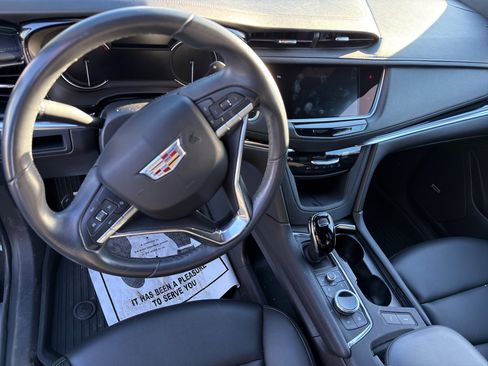 Used 2023 Cadillac XT6 Luxury image 7