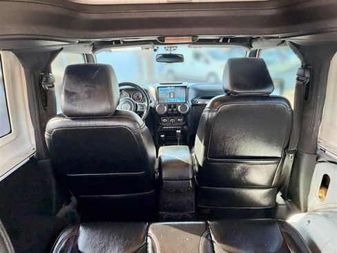 Used 2016 Jeep Wrangler Sahara AWD/4WD image 9