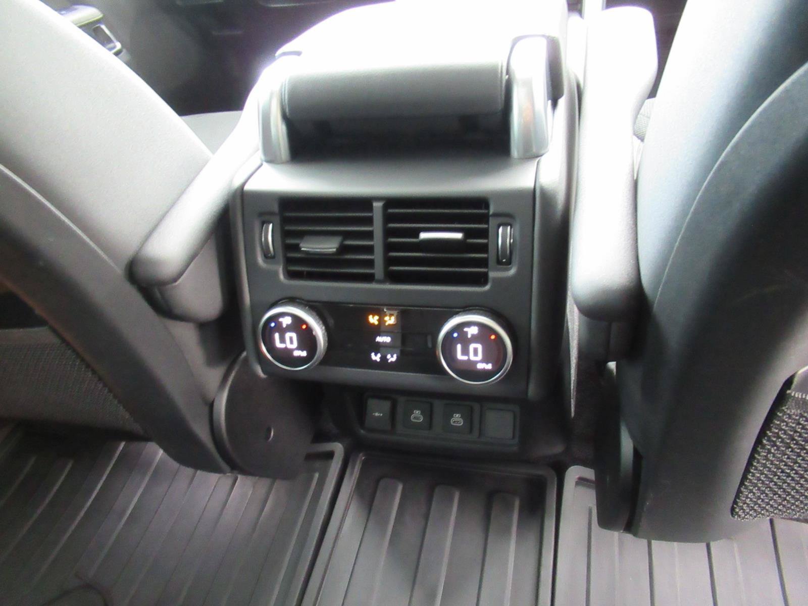 Used 2024 Land Rover Discovery S AWD/4WD image 33