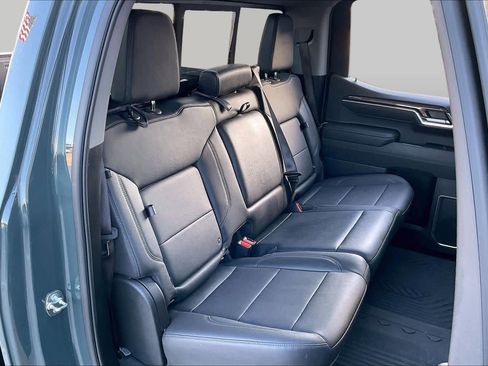 Used 2025 Chevrolet Silverado 1500 LT Trail Boss w/ Convenience Package II AWD/4WD image 20