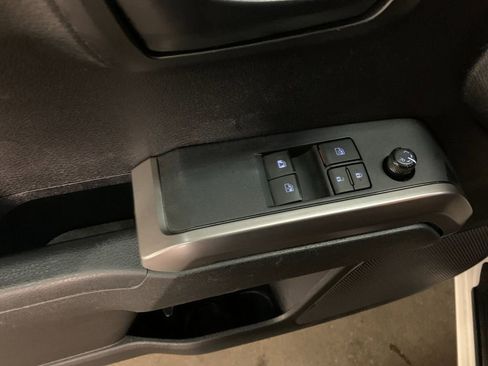 Used 2022 Toyota Tacoma SR5 w/ SR5 Appearance Package (SM) AWD/4WD image 13
