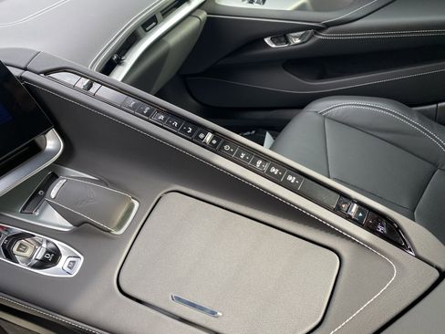 Used 2024 Chevrolet Corvette Stingray Convertible w/ Z51 Performance Package image 30