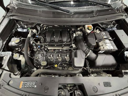 Used 2018 Ford Explorer XLT w/ Equipment Group 202A image 9