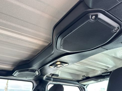 Used 2023 Jeep Wrangler Unlimited Sahara AWD/4WD image 19