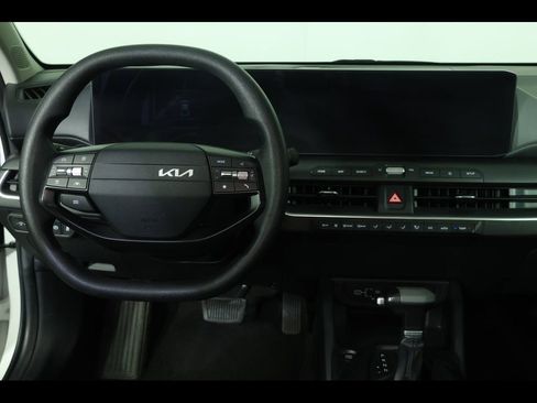Used 2025 Kia K4 FWD image 16