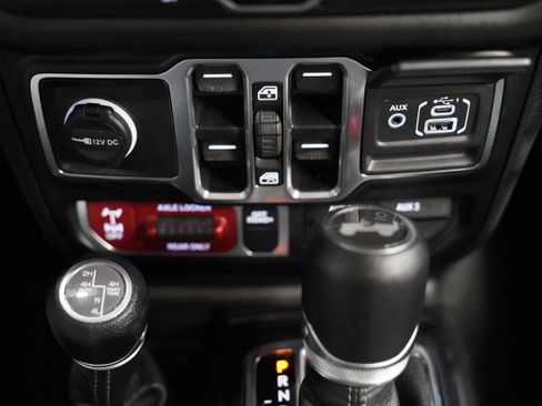 Used 2024 Jeep Wrangler Unlimited AWD/4WD image 28