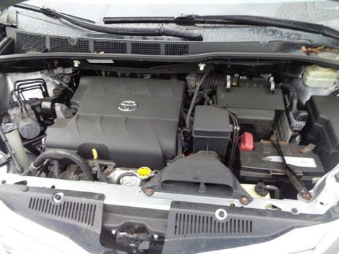 Used 2015 Toyota Sienna LE FWD image 31