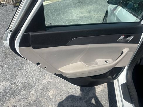 Used 2016 Hyundai Sonata SE FWD image 14