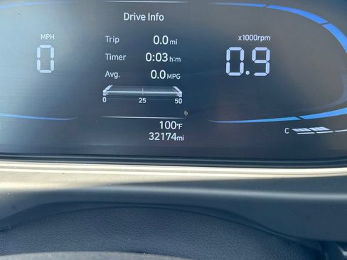 Used 2025 Hyundai Venue SEL FWD image 30