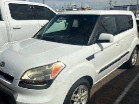 Used 2011 Kia Soul + FWD image 1