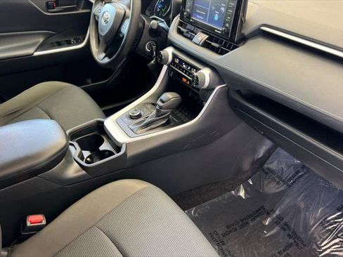 Certified 2021 Toyota RAV4 LE AWD/4WD image 16