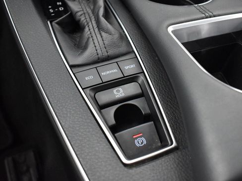 Used 2019 Toyota Avalon XSE image 19