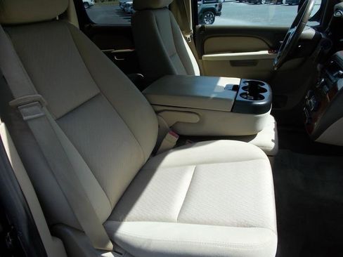 Used 2013 Chevrolet Avalanche LS image 23