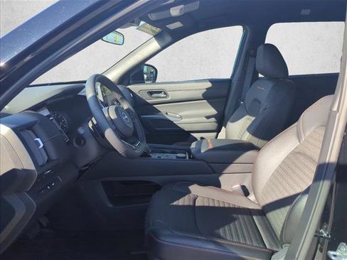 Used 2025 Nissan Pathfinder Rock Creek image 14
