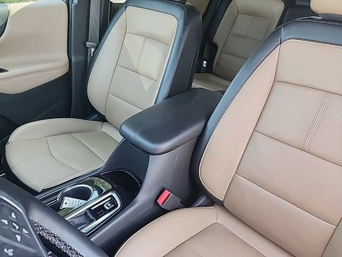 Used 2023 Chevrolet Equinox Premier AWD/4WD image 24