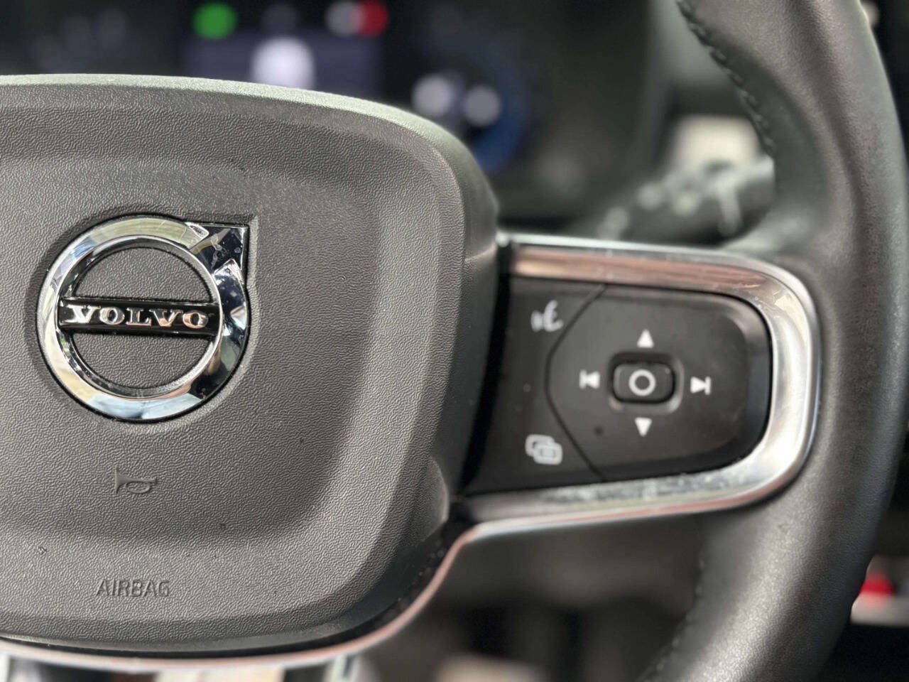 Used 2024 Volvo XC40 B5 Core AWD/4WD image 31