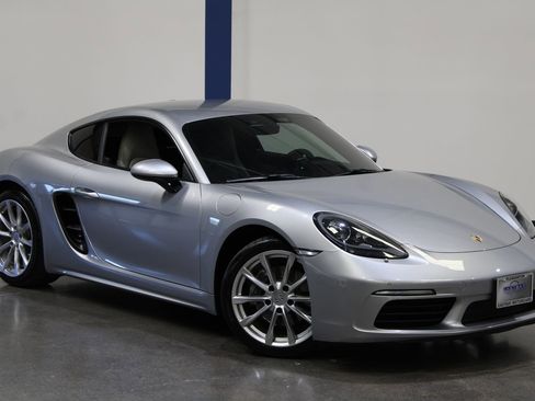 Used 2018 Porsche 718 Cayman RWD image 3