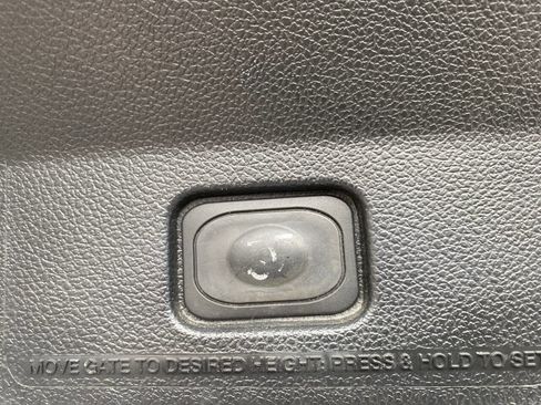 Used 2017 Ford Explorer XLT w/ Equipment Group 202A AWD/4WD image 31