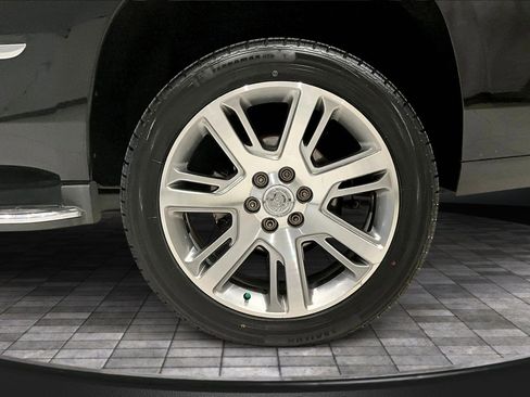 Used 2018 Cadillac Escalade Luxury image 32