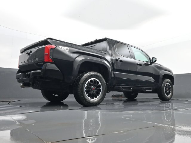 Used 2025 Toyota Tacoma TRD Off-Road w/ TRD Off Road Upgrade Package AWD/4WD image 26