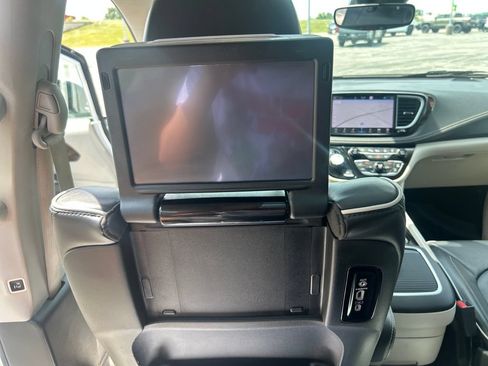 Used 2023 Chrysler Pacifica Limited w/ Uconnect Theater Family Group AWD/4WD image 29