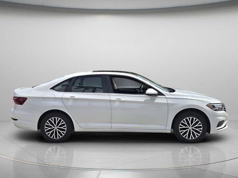 Used 2021 Volkswagen Jetta SE w/ SE Cold Weather Package FWD image 3