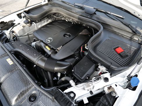 Used 2021 Mercedes-Benz GLE 350 4MATIC w/ AMG Line Exterior image 57