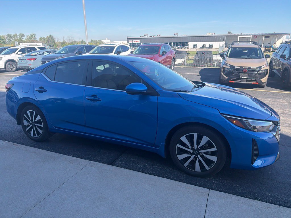 Used 2024 Nissan Sentra SV w/ SV Premium Package FWD image 3