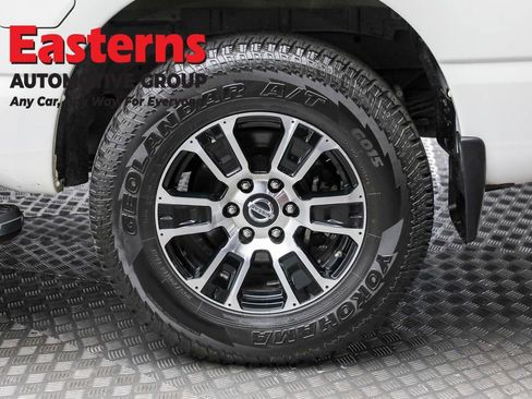 Used 2020 Nissan Titan SV w/ SV Convenience Package image 8