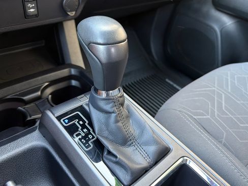 Used 2017 Toyota Tacoma TRD Off-Road AWD/4WD image 20
