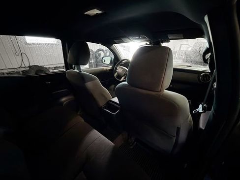 Used 2018 Toyota Tacoma TRD Sport image 11