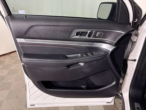 Used 2019 Ford Explorer Sport w/ Equipment Group 401A AWD/4WD image 16