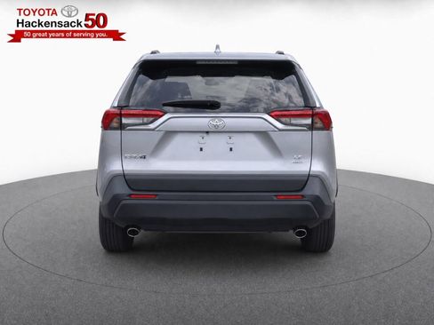 Used 2021 Toyota RAV4 LE w/ Carpet Mat Package (TMS) AWD/4WD image 7